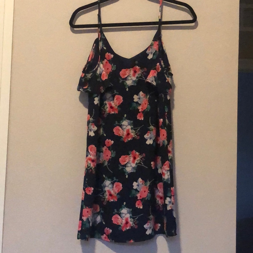 Design Lab (Lord and Taylor) Flutter Sleeve Dress